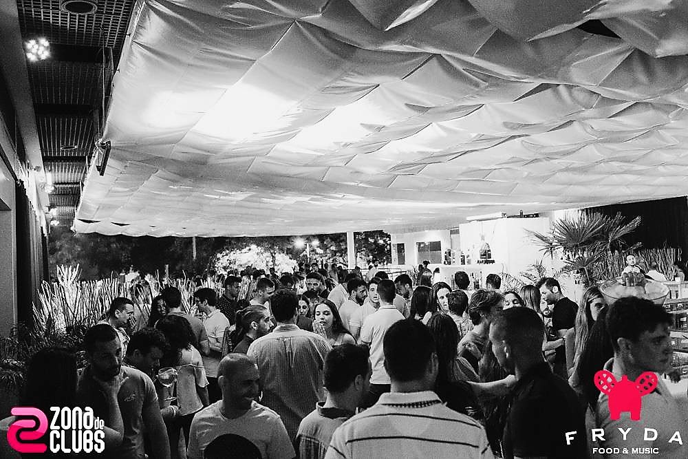 FrydaVickyO's tweet photo. Hoy en #FrydaSummer vamos a darlo todo con la #Pachanga más fresquita y actual! 💃🎉🔝 #LISTA, #VIP y #CENAS: 625899445 #vickyoliver #valencia https://t.co/GJdom06IGF