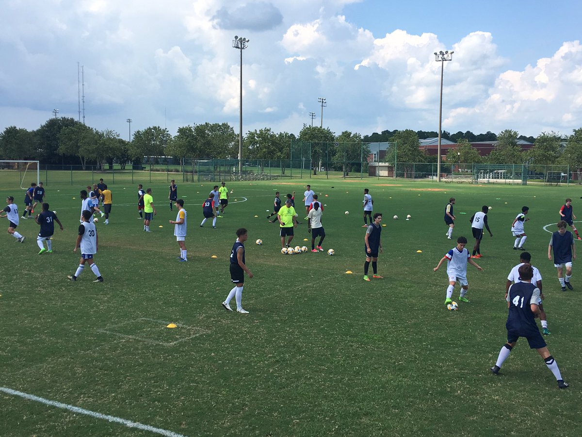 Socca_murf67's tweet photo. Elite Camp II has begun - 60 campers from 7 different states @GSAthletics_MSO @GATAFUTBOLCLUB https://t.co/8bRoVeXwlS