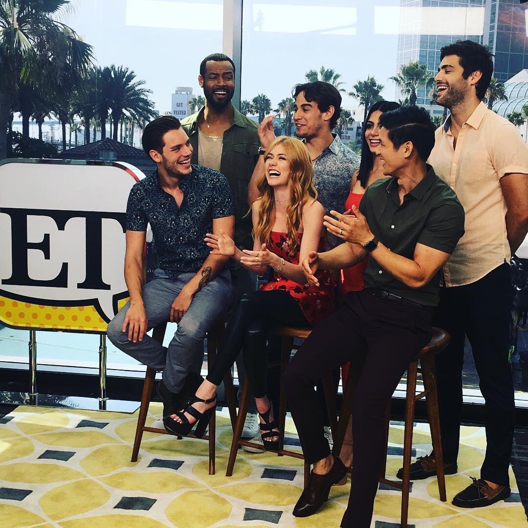 Shadowhuntersm6's tweet photo. I'm working for my special space dedicate to this cast💜💕 @Kat_McNamara @DomSherwood1 @arosende @stshadowhunters #Shadowhunters #runes ❤🐼 https://t.co/z35BxbSLnv