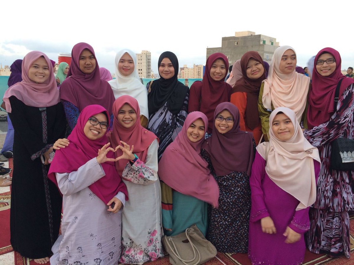 TemotNim's tweet photo. #SmRaya tadi.. bersama group self-proclaimed bidadari and group ob ππ dap2 mknn semua menjadi rase msia sangat https://t.co/12XSQcW8rV