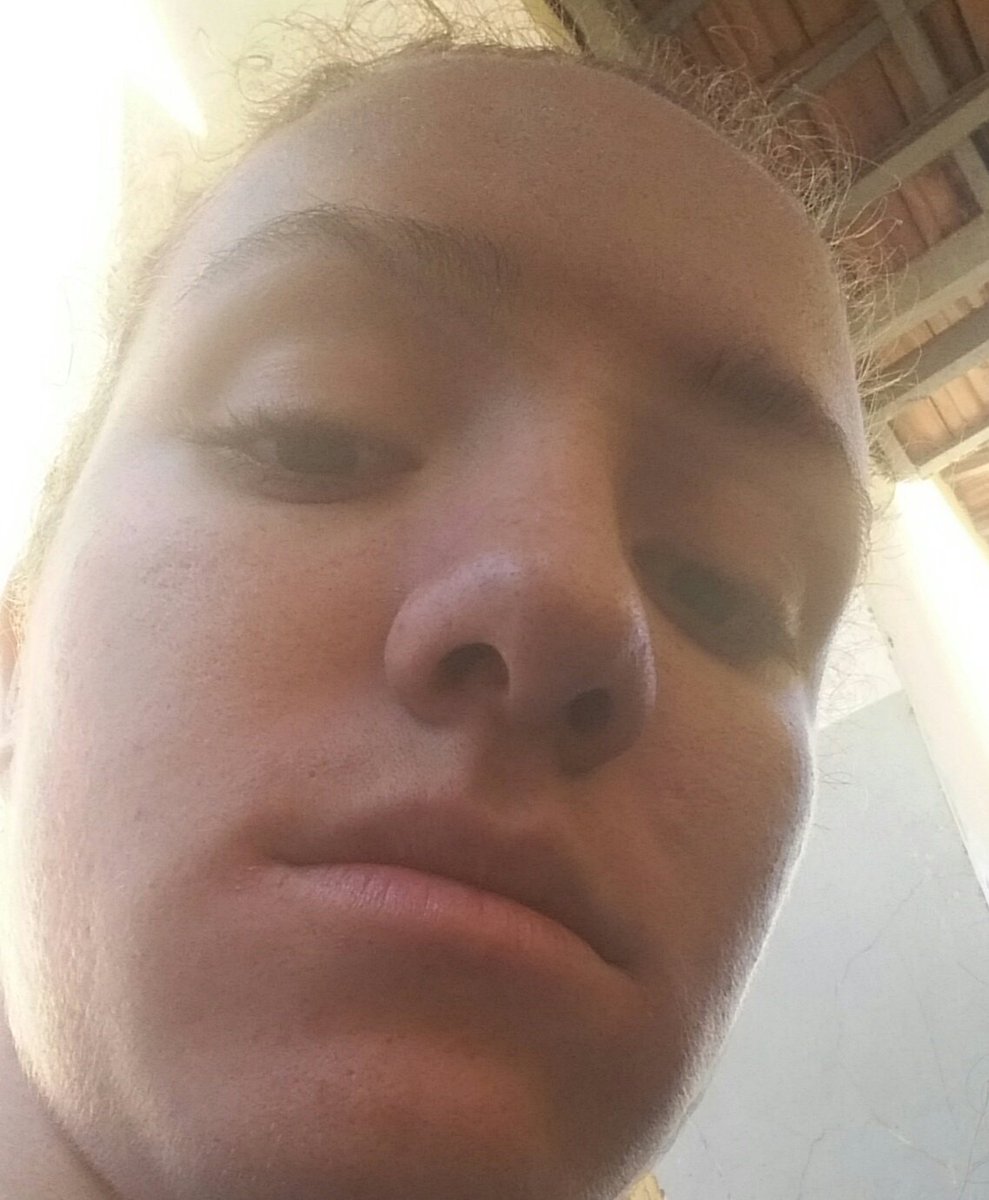 barbiedapistola's tweet photo. Como eu fico quando eu lembro que esse fim de semana o Crush vai beijar outras bocas e nao vai beijar a minha 
#FullBad https://t.co/73SdkGR0U9