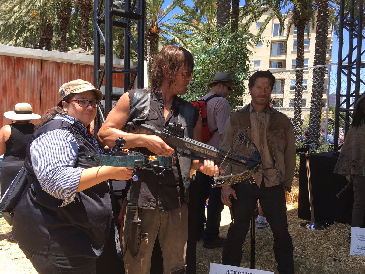 surferkay's tweet photo. #FearTWDSweeps https://t.co/8DErxA1C5C