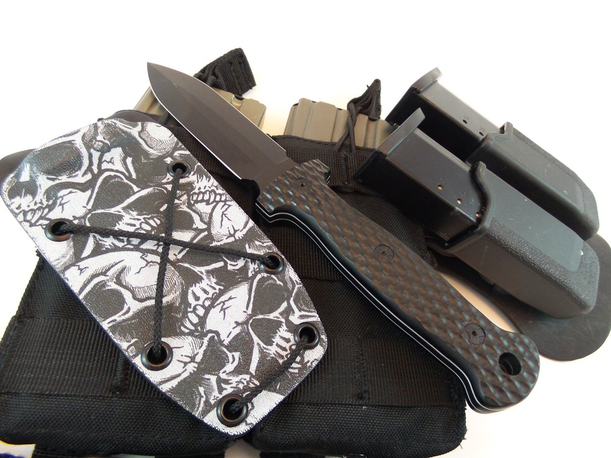 AKnifeworks's tweet photo. Our #knives come w/ #custom #Kydex #sheath. #camo #Firefigher #police #USnavy #USMC #NRA #2ndAmendment #Military #emt #DesertCamo #safety https://t.co/o2KNTQWJZT