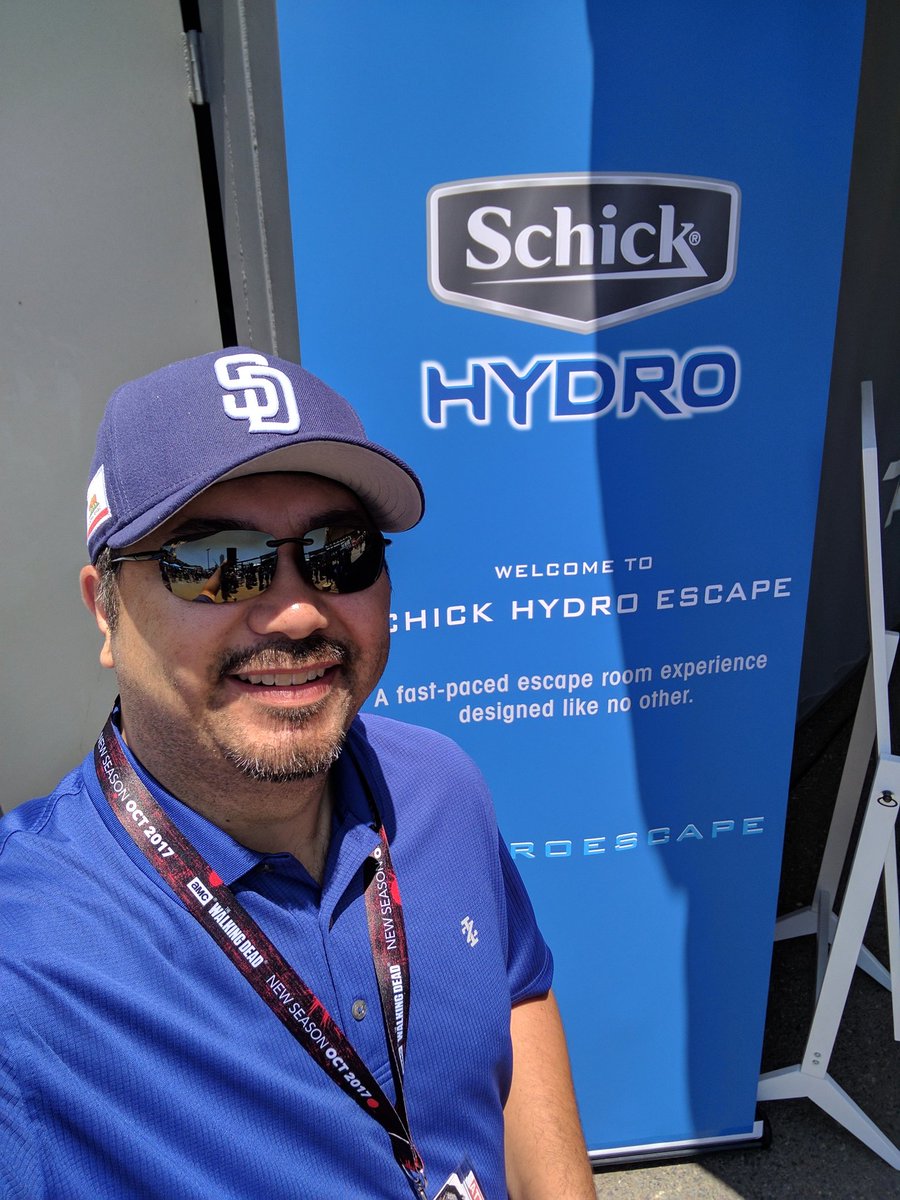 jfrog2's tweet photo. Shave and a haircut: 2 bits. #HydroEscape #schick #sdcc #SDCC2017 https://t.co/YwxvzAMKzP