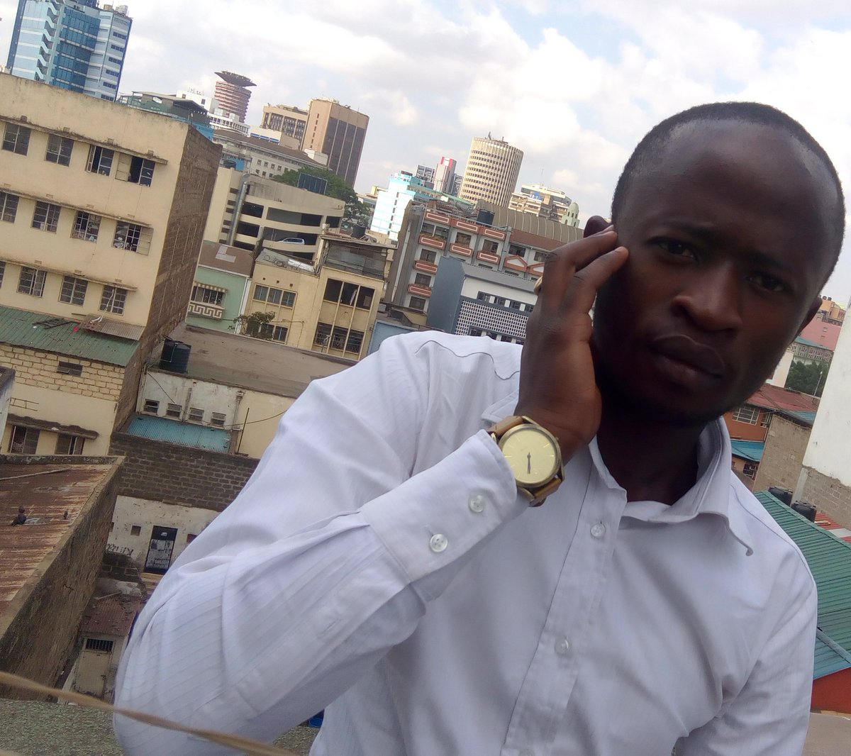 OtienoMsteve's tweet photo. Hallucination... 
#SautiYaNairobi
#NairobiSenatorialDebate 
#JackMaInKenya 
#ballottender 
#PhotoPhridayOnKISS 
#GainWithXtainDela https://t.co/0sc7BPIChC