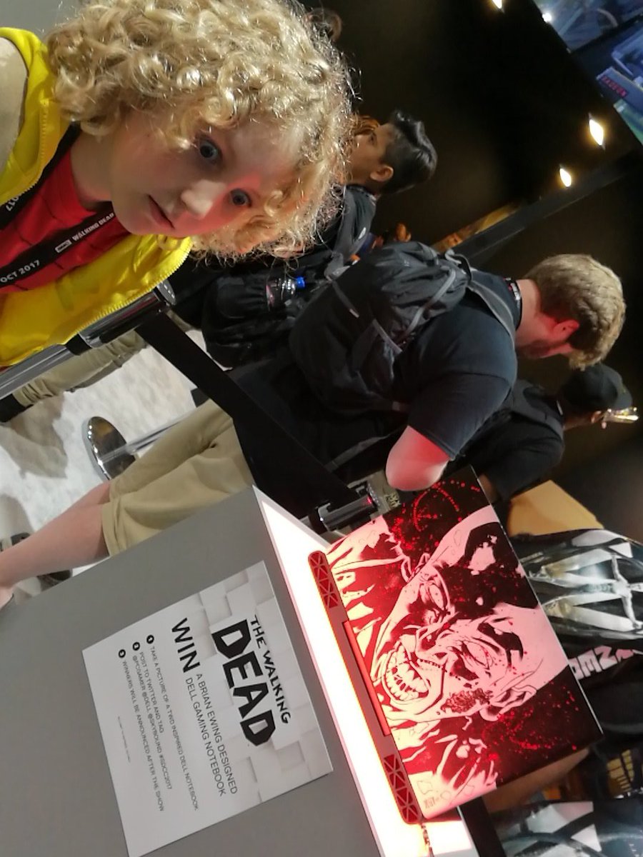 IsMyGeekShowing's tweet photo. Level up scary! @pcgamer @Dell @Skybound #SDCC2017 https://t.co/epUTbOAhIN