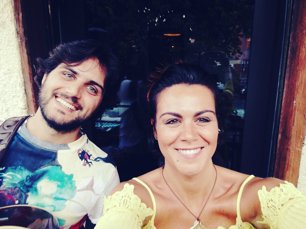 I_RoundAbout_'s tweet photo. Fratelli in musica e nella vita❤️#siblings #acousticguitar #2voices #enricoederika #love #music #pop #folk #electronic #followus https://t.co/qP2AkDEJmo