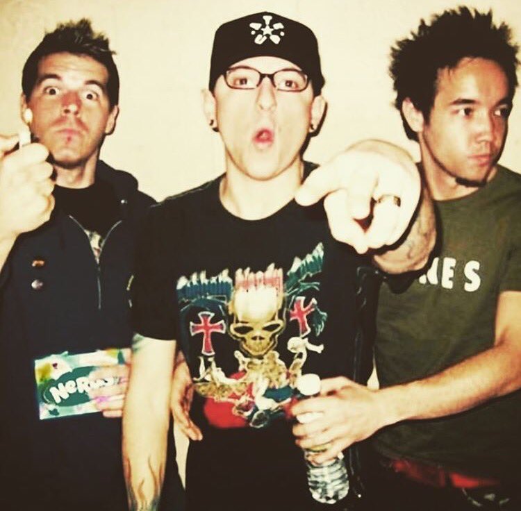 Hoobastank's tweet photo. You will be missed
#RIPChester https://t.co/A5d0jQnGKe