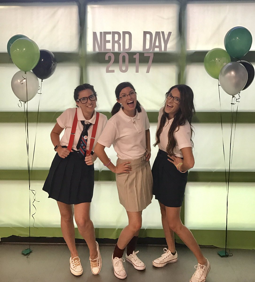 _Cuban_Mermaid's tweet photo. Happy #NerdDay from your favorite nerds! @halley_shapero #NERDS #Back2School #bghires #bluegrace @CultureBG @MyBlueGrace https://t.co/D3Wf945lro