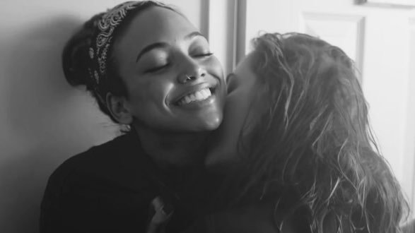 Nancy_DSantos's tweet photo. Girls loving girls, girls supporting girls, and girls complimenting girls will always be my favourite things ❤️ #girlskissgirlsselfies https://t.co/LBefj3UnGl