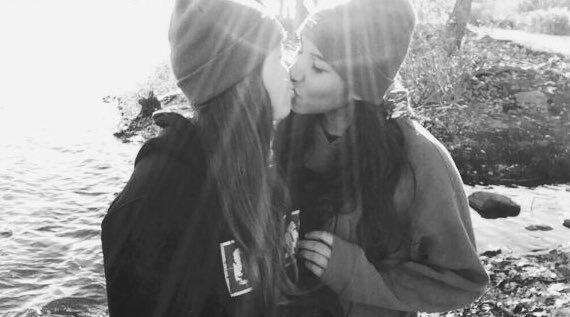 Nancy_DSantos's tweet photo. Girls loving girls, girls supporting girls, and girls complimenting girls will always be my favourite things ❤️ #girlskissgirlsselfies https://t.co/LBefj3UnGl