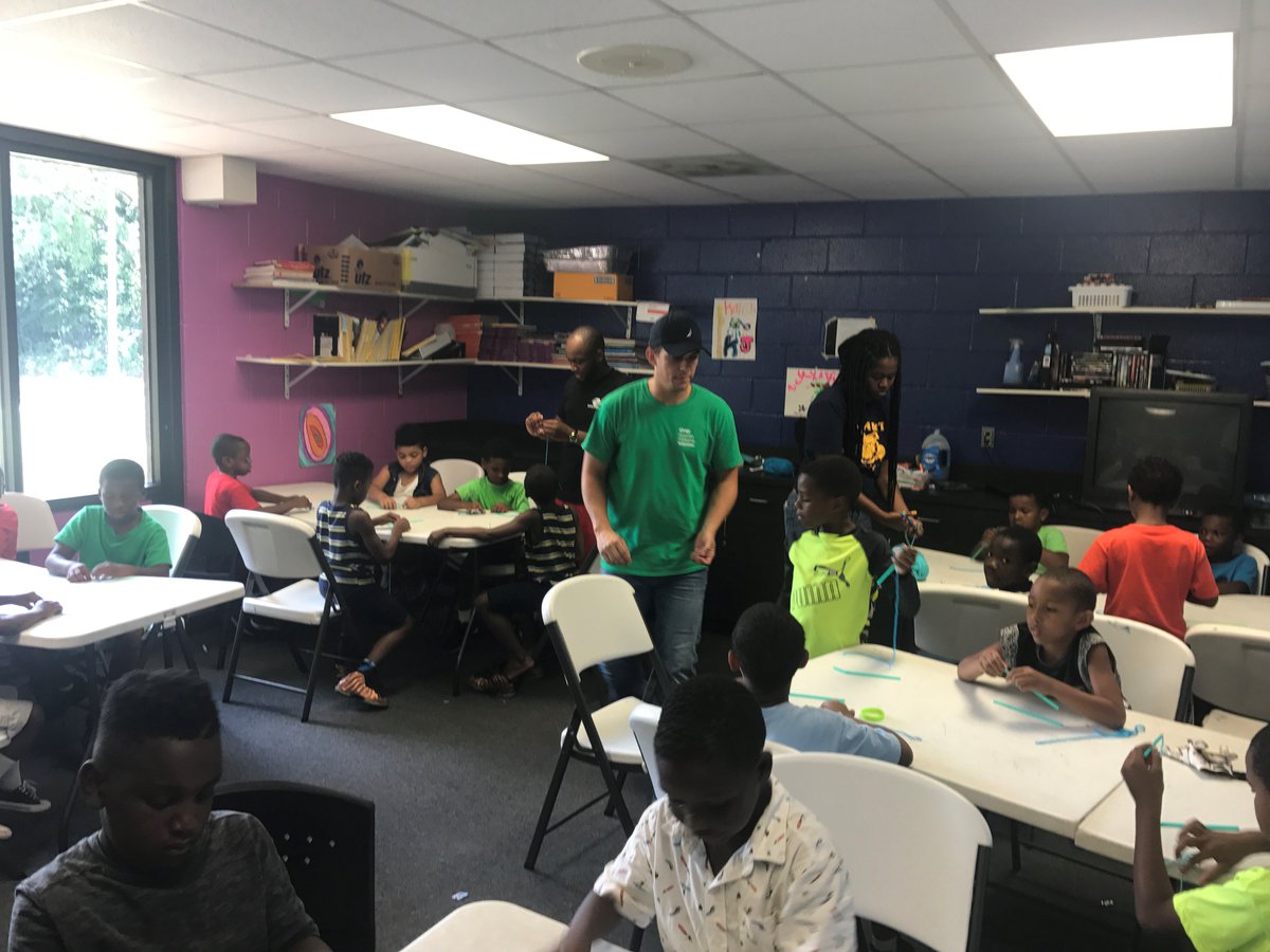 CitrixCareers's tweet photo. We at Citrix love to give back to our community. Our Raleigh Interns spent an afternoon at the Boys Club. #CitrixInterns #CitrixLife https://t.co/5p0DYb104h