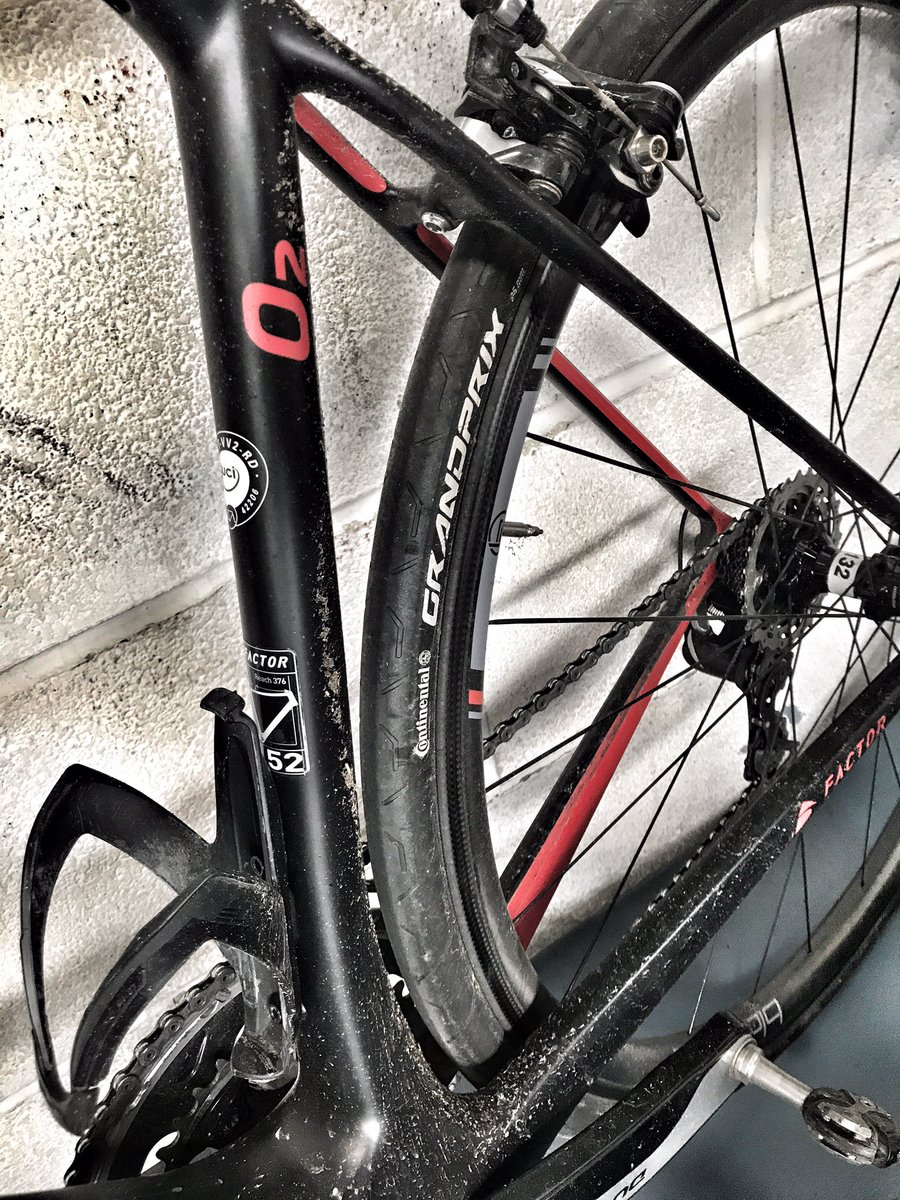 seanmoly's tweet photo. At the start/end of #G1 #S2 #hotchillee #L2P2017. Faultless in effort & style.#factor #OPC #blackinc #conti #teammaserati #O2 #factorpilot https://t.co/bdzppX1tTp