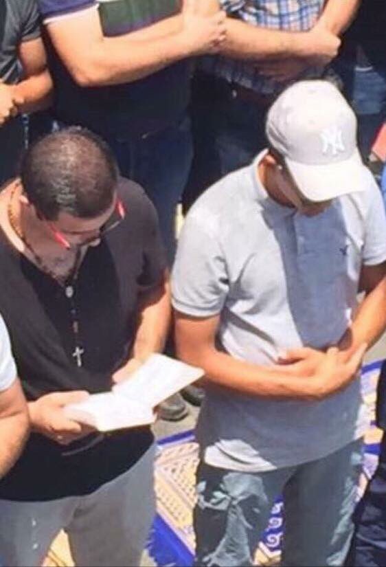 This is brotherhood, this is resistance, this is #Palestine! A Christian Palestinian stands beside his fellow Muslim country men. #Prayer