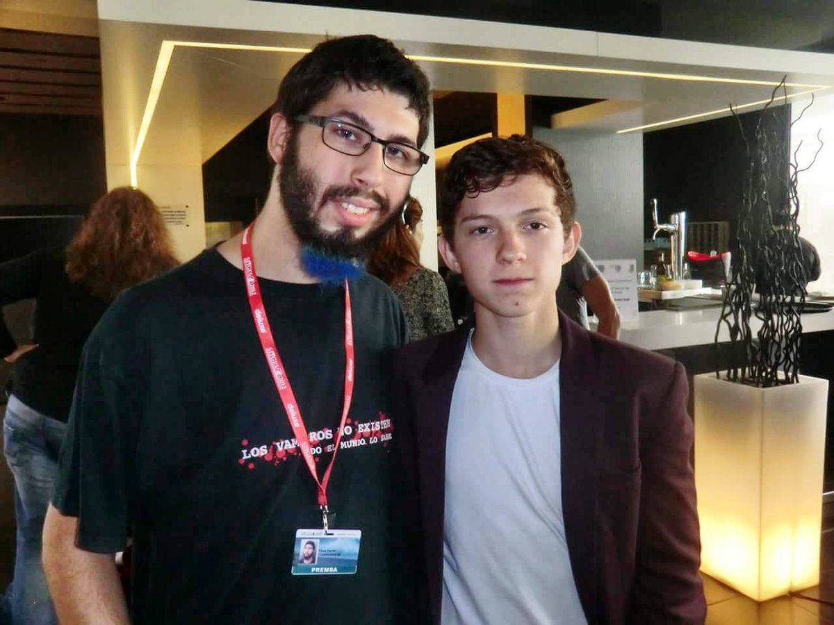 TichKhan_'s tweet photo. NO SABEIS LA ILUSIÓN QUE ME HACE HABER RECUPERADO ESTA FOTO. ¡Mi foto con Spiderman joder! #Sitges2012 https://t.co/dHfJGpMNjY