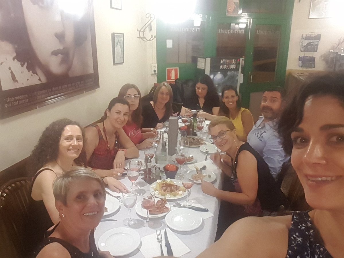 conredsyaloloco's tweet photo. Final de fiesta de #SocialMedia en #Mistinguett
Una gran tarde con los mejores #CM del mundo mundial 
En septiembre más. Mejor, imposible 😊 https://t.co/PSyf6WWaP8