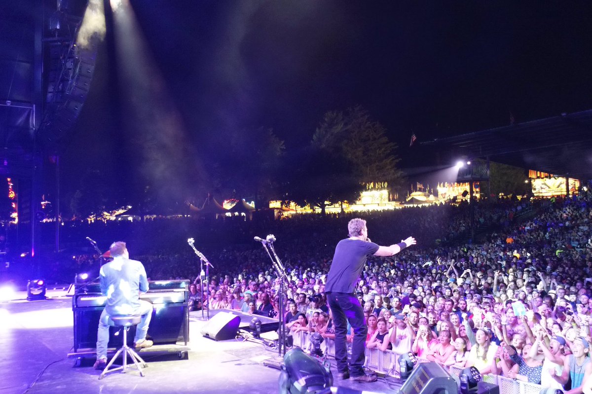 Nickelback's tweet photo. MONTICELLO! You were amazing! https://t.co/fWIM3v39yn
