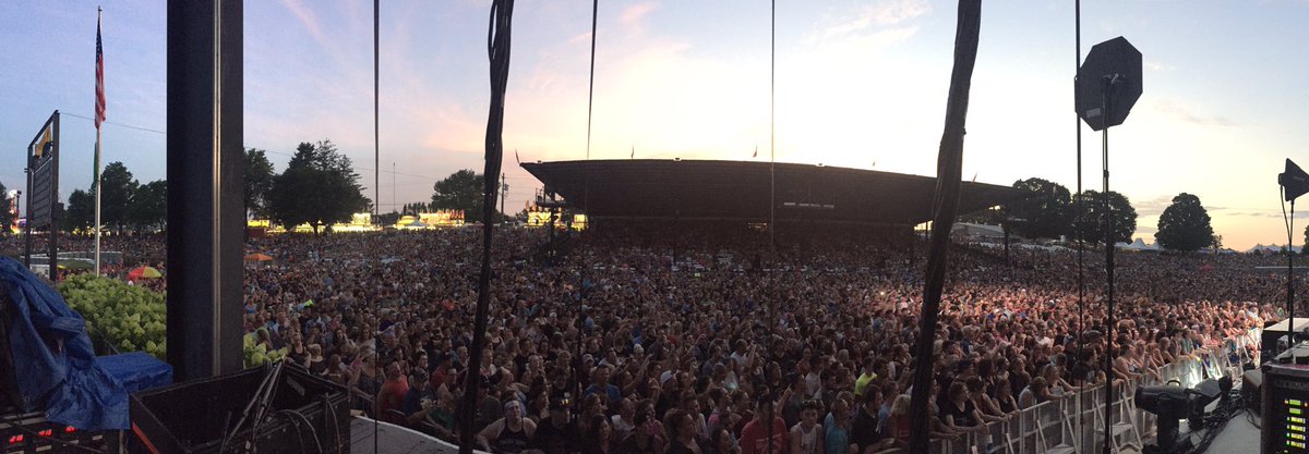 Nickelback's tweet photo. MONTICELLO! You were amazing! https://t.co/fWIM3v39yn