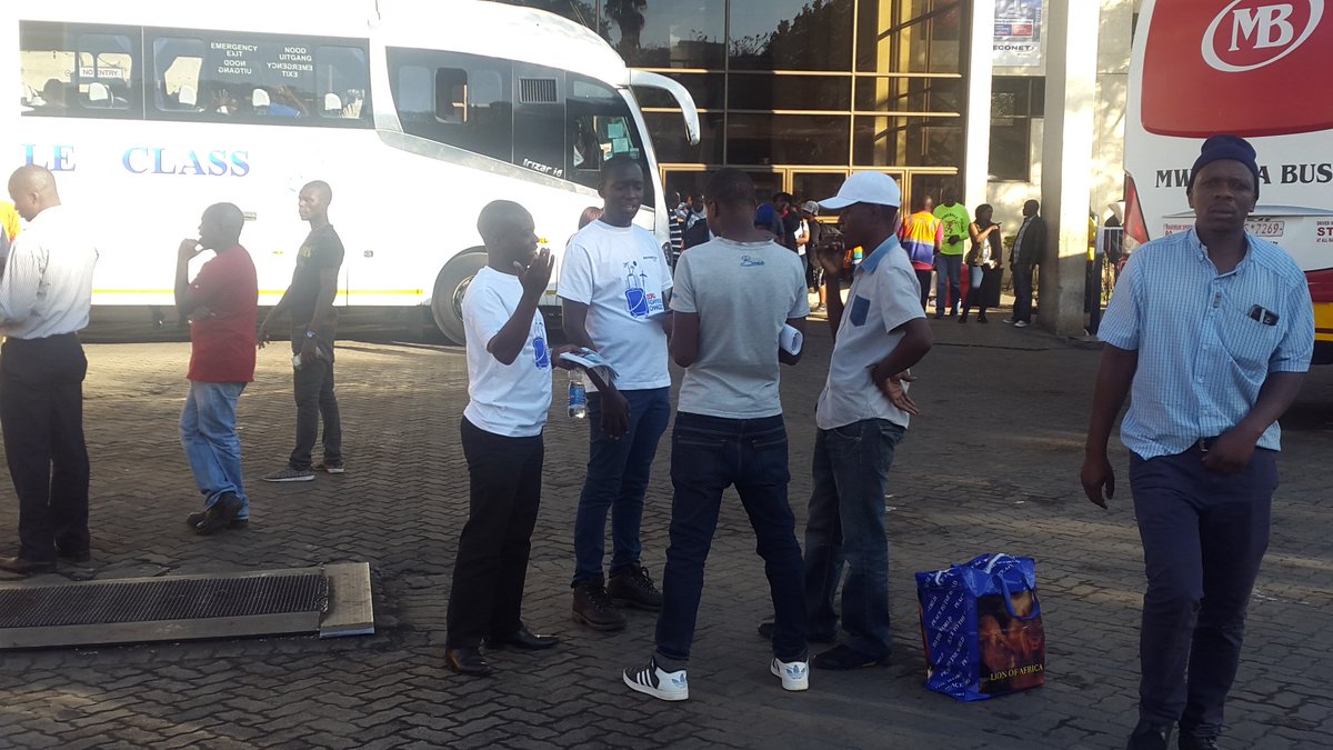 bevraa's tweet photo. @clyme educating travellers &amp; #Econet customers @ Roadport on #Econetplus. Move over &amp; enjoy local tariffs whilst roaming. https://t.co/uwVdmhWsT2