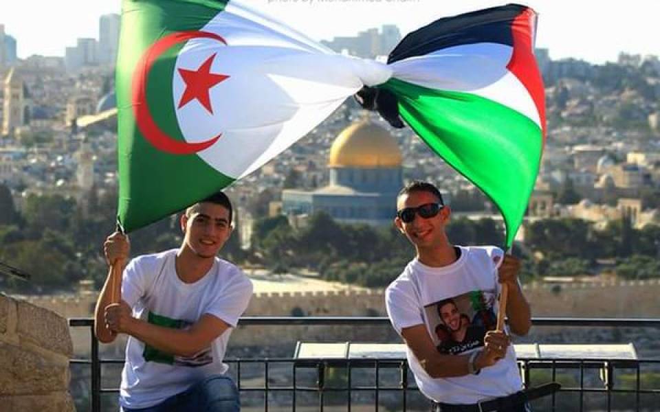SuhilaBnLachhab's tweet photo. الله ينصر اخوتنا واهلنا في القدس وسائر فلسطين قلوبنا معاكم ❤ وفرحتنا ماتكمل الا يوم تحرير بلدنا وقدسنا الغالي
#اغضب_للاقصي
#الجزائر #فلسطين https://t.co/IzUGBtXPQ1