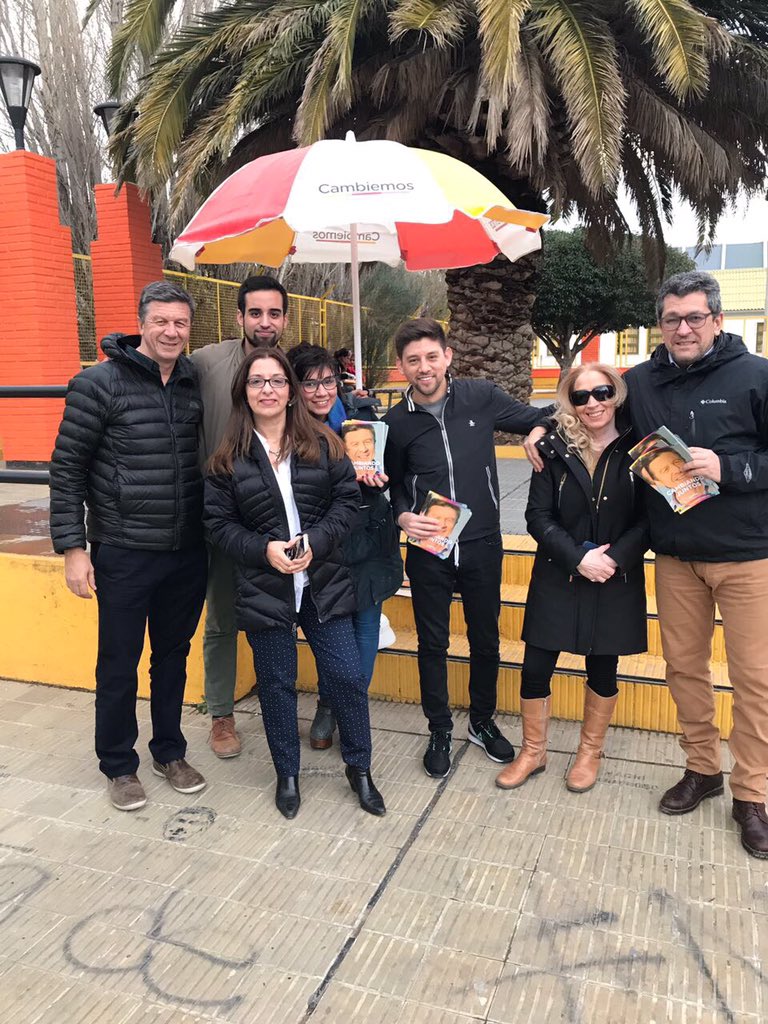 gustamenna's tweet photo. #Ahora en la plaza de la esc 83 de #Comodoro. Cara a cara con los vecinos. #CambiandoJuntos https://t.co/EhxVQuDa8q