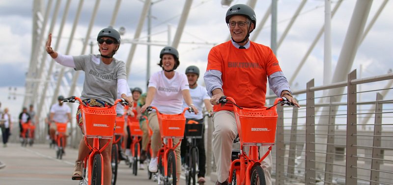 Shared-Use Mobility Center (@sharedusecenter) on Twitter photo 10 tips on brokering winning #P3s from <a href="/justincholmes/">Justin Holmes</a> <a href="/danisimons/">danisimons</a> @MarlaWesterv1 <a href="/paigetsai/">Paige Tsai</a> <a href="/SharonFeigon/">Sharon Feigon</a> ow.ly/AW3E30dNic1 10 tips on brokering winning #P3s from <a href="/justincholmes/">Justin Holmes</a> <a href="/danisimons/">danisimons</a> @MarlaWesterv1 <a href="/paigetsai/">Paige Tsai</a> <a href="/SharonFeigon/">Sharon Feigon</a> ow.ly/AW3E30dNic1