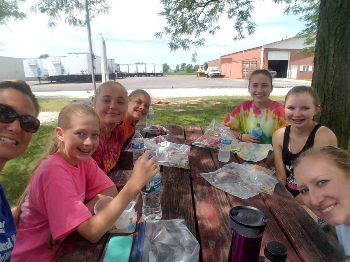 hapimom54's tweet photo. Group #7 cleaned, built and loved today at Kankakee County Animal Control # CampMOSH2017 https://t.co/sCs1eK2Bez