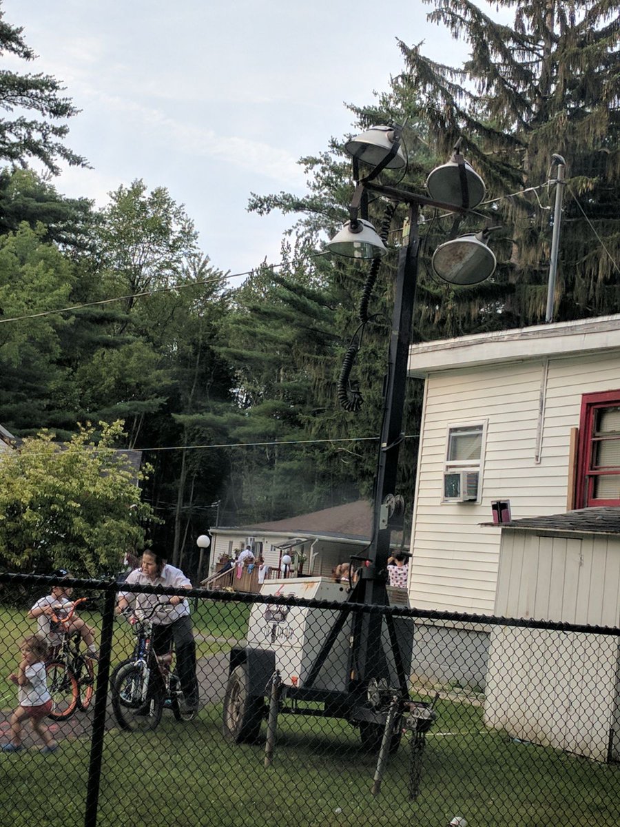 CatskillNews's tweet photo. POWER OUTAGE: Many camps and bungalow colonies in South Fallsburg are without electricity. Expected to be back on at 11:00PM. https://t.co/VBJ8kiORVM
