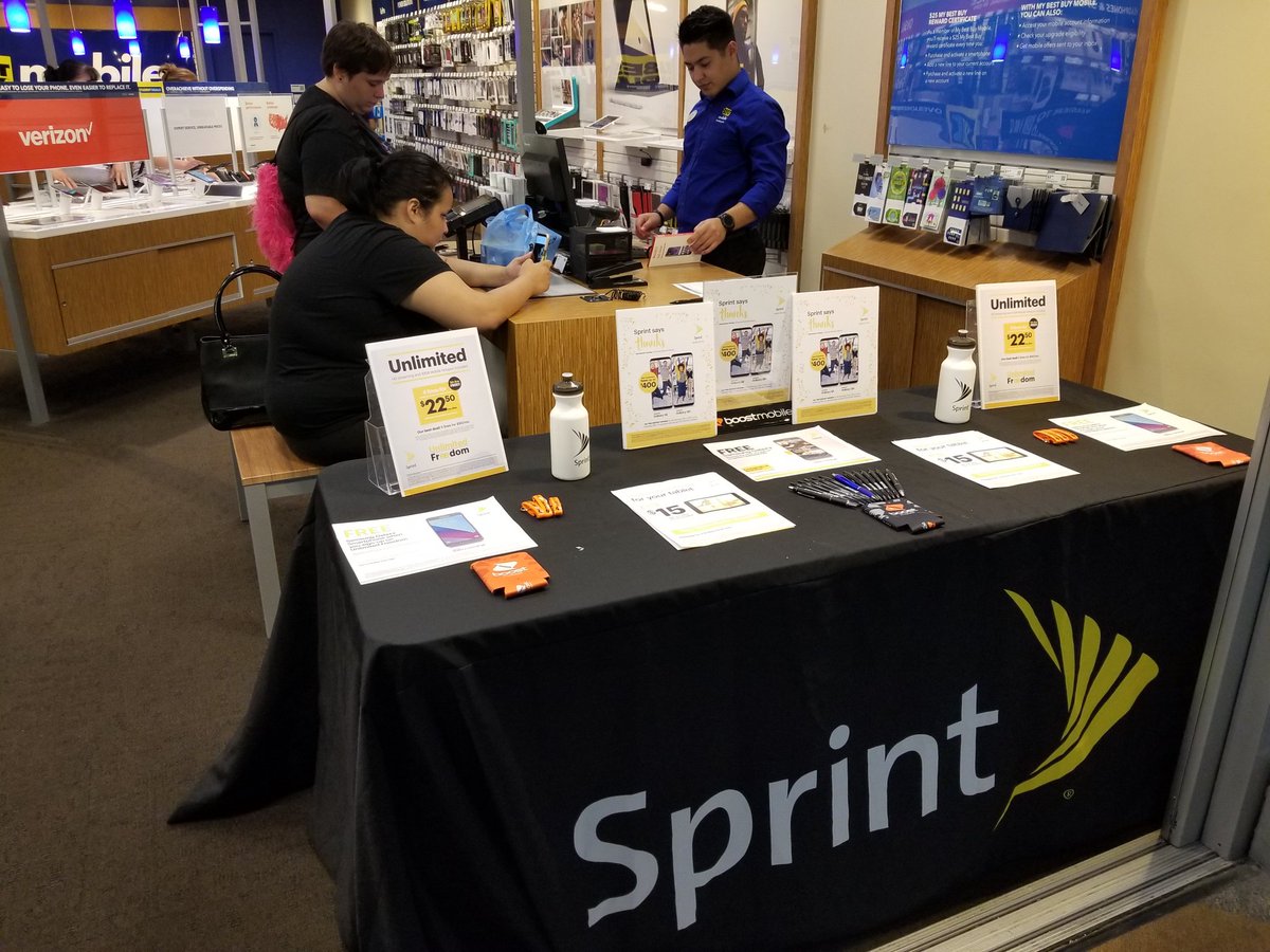 nicholas_mclain's tweet photo. Sprint is saying Thanks! At BBY 2521! Save up to $400 on the Galaxy S8+ this weekend! @BigNealC @GregPost11 #NRSamsungSprintSaysThanks https://t.co/oX2er79OVW