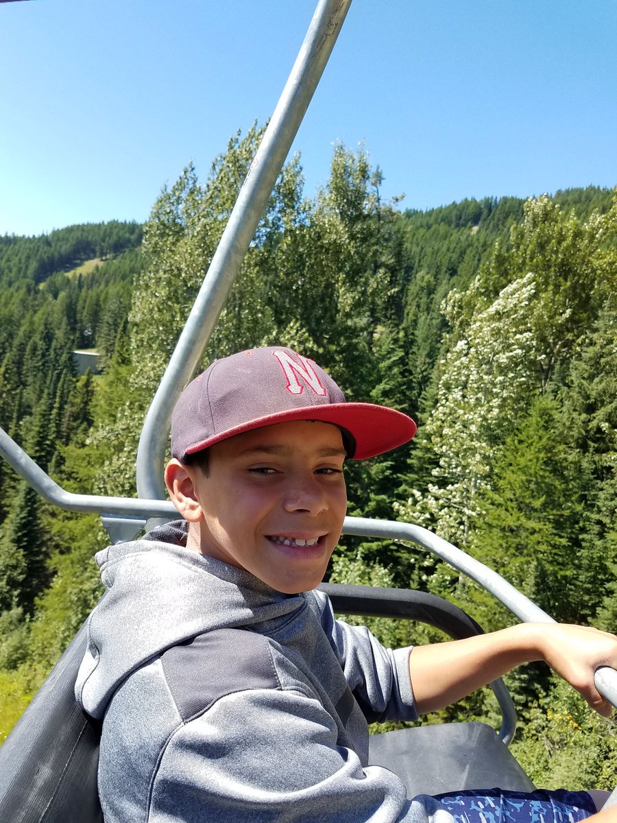 CoachMusgraves's tweet photo. Eli and I on our way to the Big Mountain Summit via the ski lift. The Rippers have a bye today. #FEELTHERIP https://t.co/DmL1ubaaRK