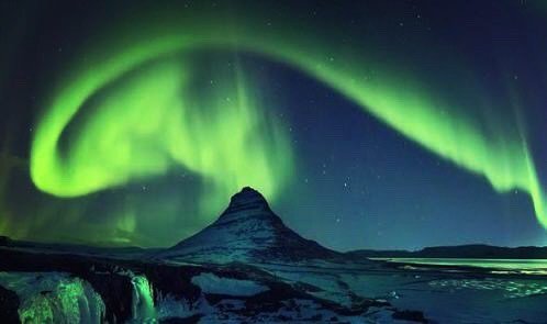 foreign_aussie's tweet photo. Chasing the Northern lights in Iceland! https://t.co/sJpKNY3CNG https://t.co/JP9dUnGkBR