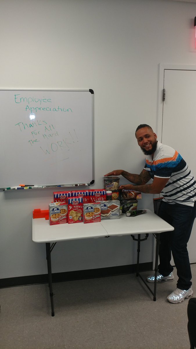 TeamMidway's tweet photo. Happy employee apprieation day from team MIDWAY!!!! @TeamMidway @TeamBrasby @DEgrowingstrong https://t.co/VxcxA8adx9