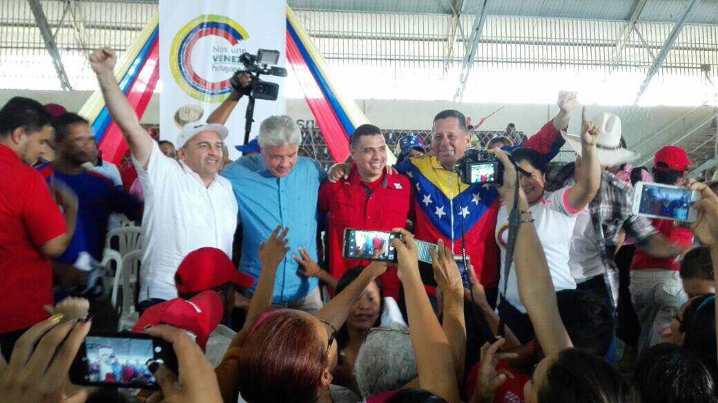 torrealbaf's tweet photo. Presentación de Candidatos en el municipio Páez Edo. Portuguesa #VenezuelaVotaEn9Días #DeNuevoCarnetDeLaPatria @NicolasMaduro https://t.co/Gw59chioQt