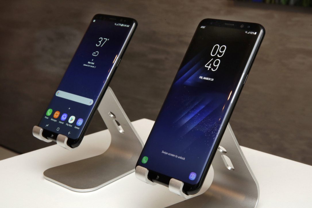 This is shopping. Until now.  goo.gl/wZhy62   
#UnboxYourPhone  #GalaxyS8