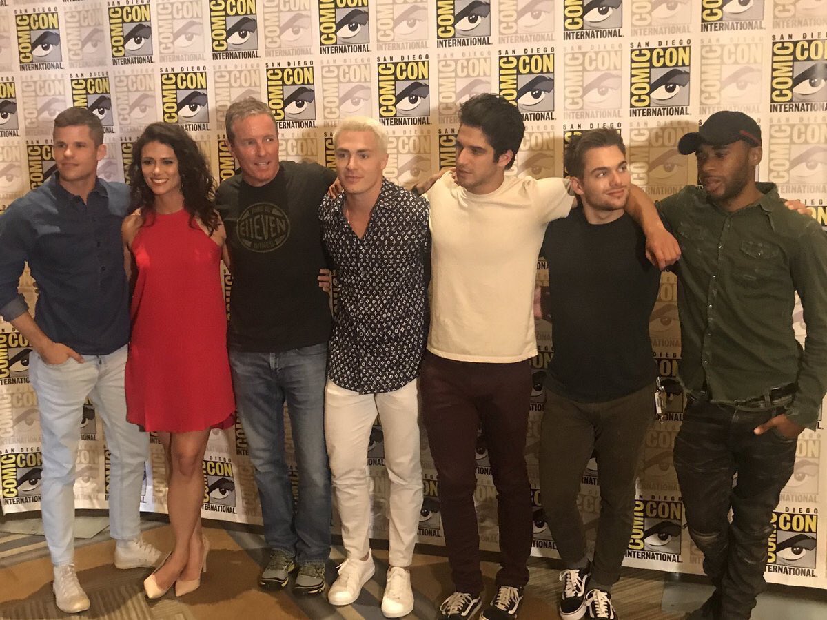 TylerPosey_FR's tweet photo. #NEW #PHOTOS | @tylergposey at the "San Diego Comic Con" today with the teen wolf cast in the press room [21/07/17] https://t.co/7LaNWDR7Mf