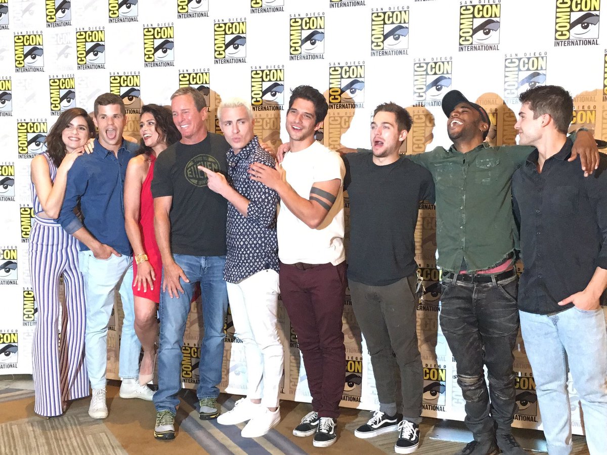 TylerPosey_FR's tweet photo. #NEW #PHOTOS | @tylergposey at the "San Diego Comic Con" today with the teen wolf cast in the press room [21/07/17] https://t.co/7LaNWDR7Mf