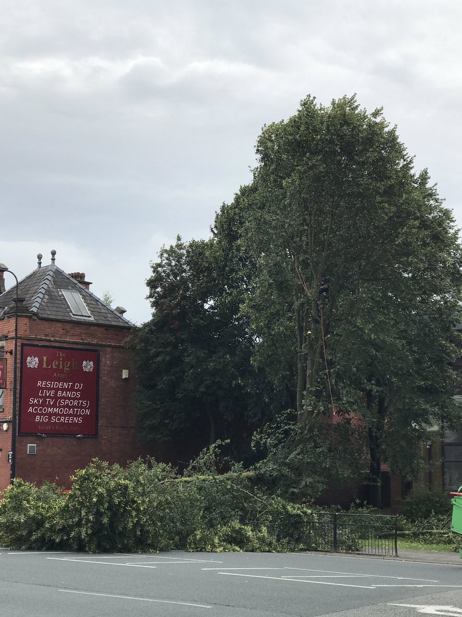 NatashaGerrard1's tweet photo. Something happened in Leigh for once, a tree had to be cut down because it cracked because of the wind! #leigh #greatermanchester #highwinds https://t.co/lGoo56Hfdz