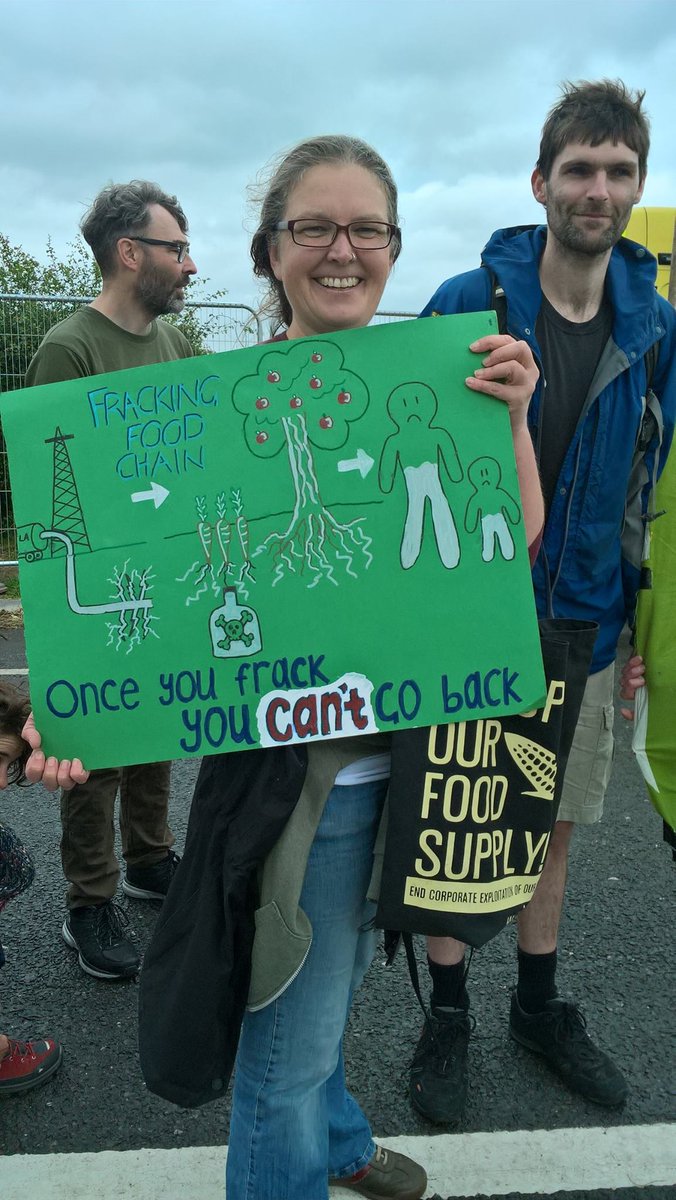 frackfree_eu's tweet photo. No work for @CuadrillaUK today as #FoodNotFracking theme draws hundreds to UK #fracking frontline of Lancashire! ๐ #RollingResistance https://t.co/Nkc4LaJNqp