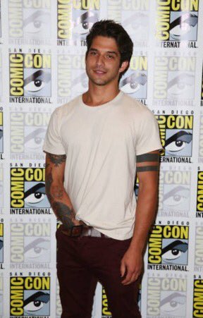 TylerPosey_FR's tweet photo. #NEW #PHOTOS | @tylergposey at the "San Diego Comic Con" today with the teen wolf cast in the press room [21/07/17] https://t.co/ZXaN23vbyR