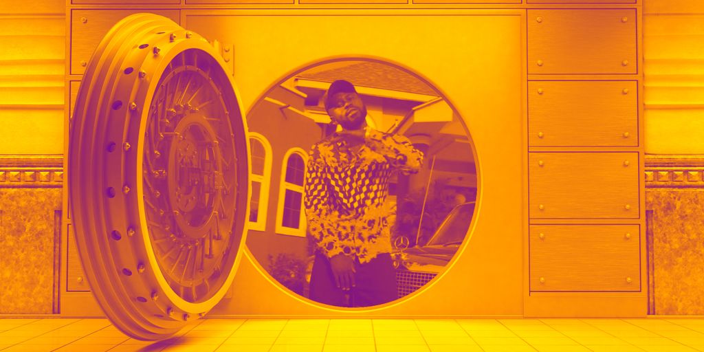 vydiaofficial's tweet photo. .@Mista_Shaw is taking over this week's #VydiaVault! Roll into your weekend w/ his hit song #Popular  https://t.co/in5z4AKXKg https://t.co/h1zqCu26cS