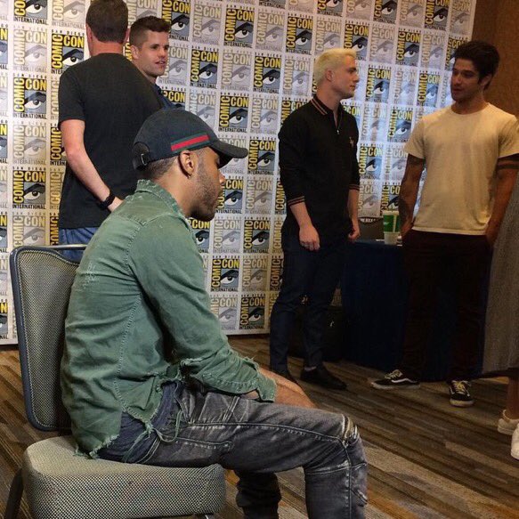 TylerPosey_FR's tweet photo. #NEW #PHOTOS | @tylergposey at the "San Diego Comic Con" today with the teen wolf cast  [21/07/17] https://t.co/DbO55i79MF