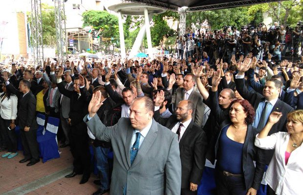 WilliamsGil81's tweet photo. Nada nos detendrá en la lucha por el rescate de nuestra democracia y nuestra libertad. Venezuela nos necesita a todos, sigamos firmes #21Jul https://t.co/xlrIXzR9NB