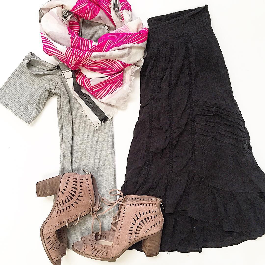 leighluca's tweet photo. Every girl’s go-to #travellook needs a #LeighLuca #scarf.💖 #fashionblogger @polishedwhimsy #pinkscarf #flaylayfriday https://t.co/Bxp3bEPQQV https://t.co/ciMLYOYtG3