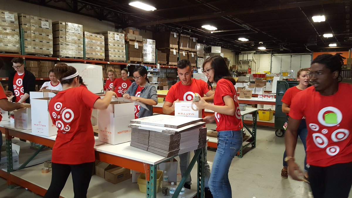 MATTER_ngo's tweet photo. .@Target Interns Crushed Their #MATTERboxChallenge Today! Packing 1,348 #MATTERboxes - Thats 35,048 healthy meals!
#MATTERnation https://t.co/SVWbGaCy3f