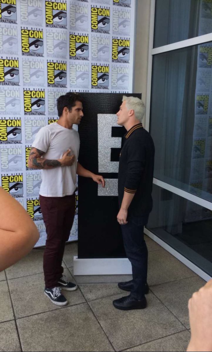 TylerPosey_FR's tweet photo. #NEW #PHOTOS | @tylergposey at the "San Diego Comic Con" today with @ColtonLHaynes  [21/07/17] https://t.co/vl6CSxuKzL