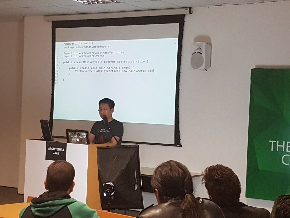 renanscelso's tweet photo. Vert.x em livecode por @yanaga 
#ArquiteturaJava #TheDevConf  🖒 https://t.co/Hr30XJbZVY