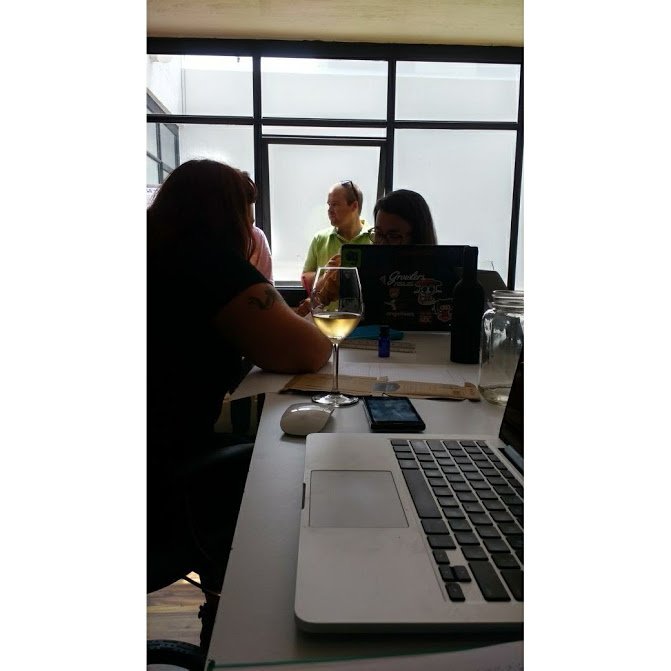 vinozamx's tweet photo. CHEERS!!!
#winetasting #workteam #Friday #workwithwine #momentoVinoza #SpierMx #winelovers #winery #fun #VinozaMx #VinosMéxico #Follow 🔝🍷👅 https://t.co/nCjMVG4AF4