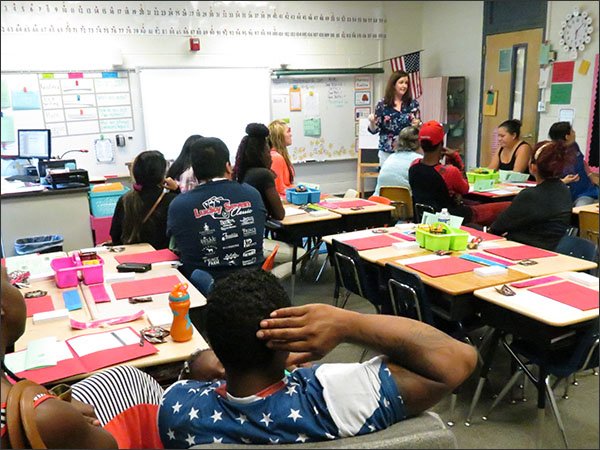 educationweek's tweet photo. Schools across the country are ditching the traditional parent-teacher conference for academic workshops. https://t.co/5aqfoqtaWJ https://t.co/0FZKqAvAFV