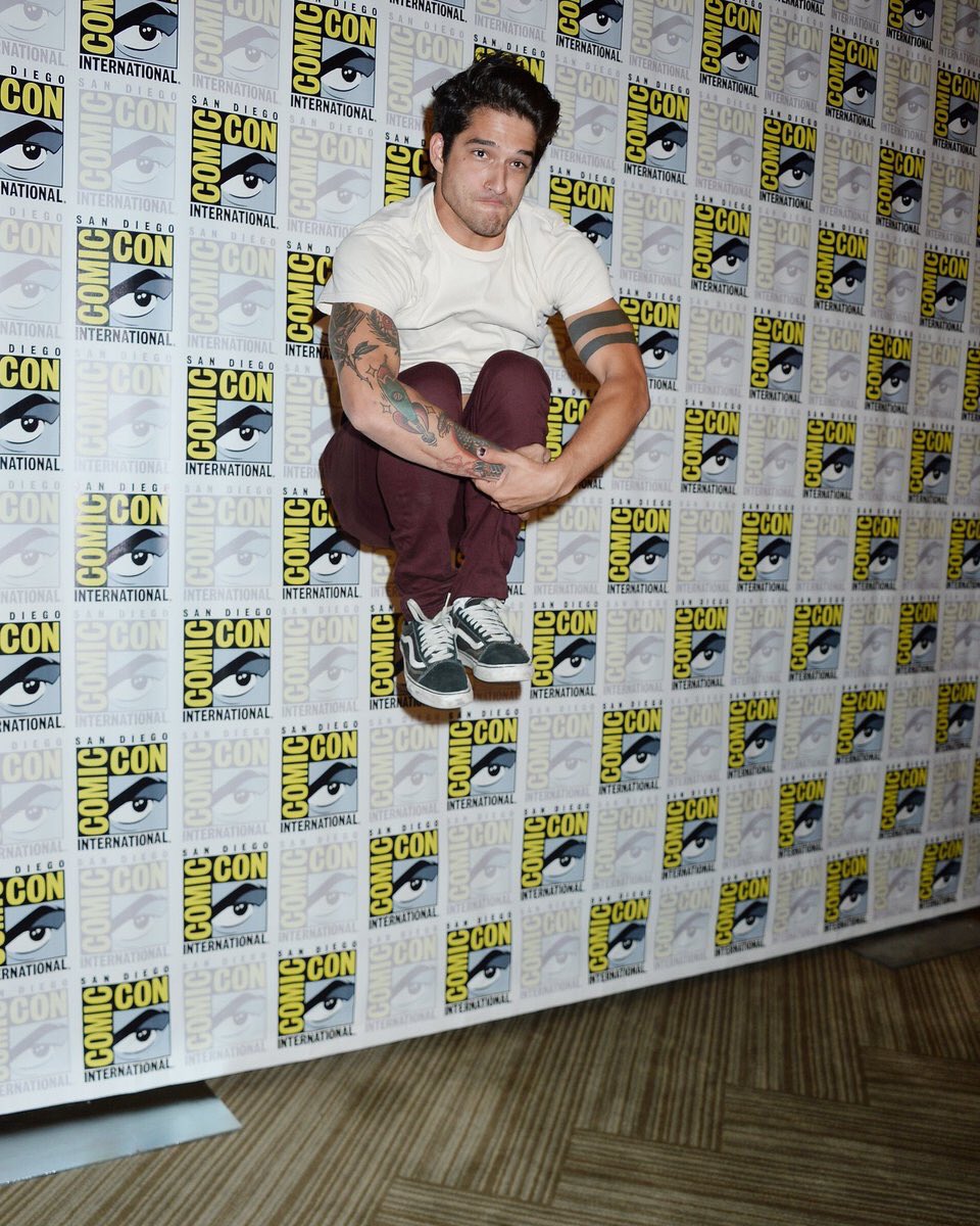 TylerPosey_FR's tweet photo. #NEW #PHOTOS | @tylergposey at the "San Diego Comic Con" today in the press room [21/07/17] https://t.co/rQEzc1Qa0H