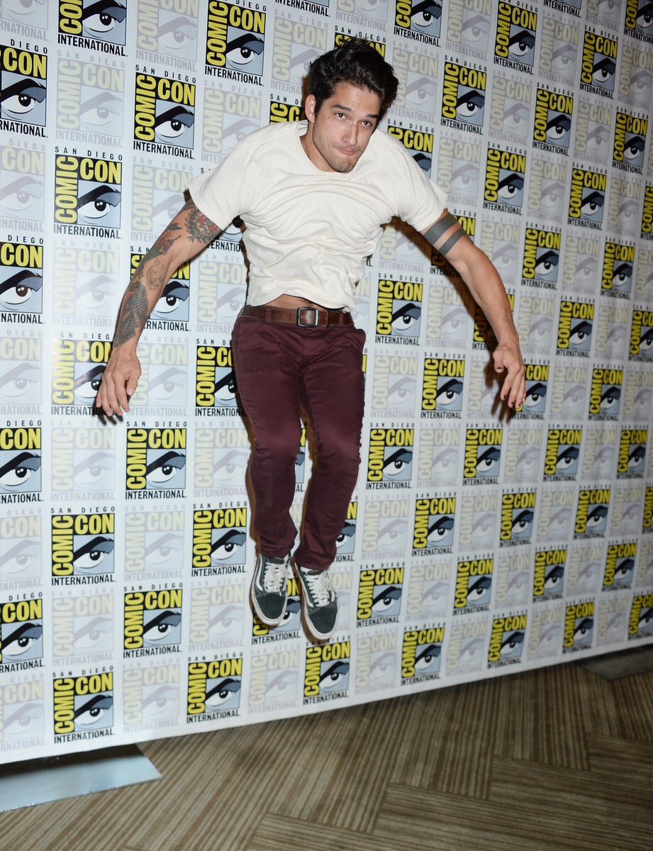 TylerPosey_FR's tweet photo. #NEW #PHOTOS | @tylergposey at the "San Diego Comic Con" today in the press room [21/07/17] https://t.co/rQEzc1Qa0H